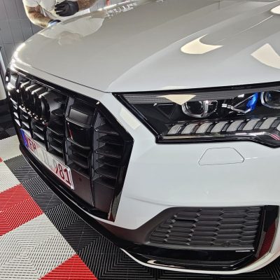 Audi_Q7_Motorhaube_Seite_links