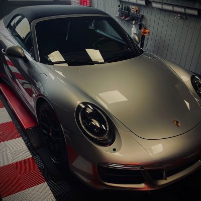 Porsche_911_GTS_Vorne_Seitlich